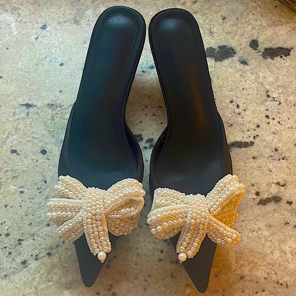 SHEIN Black Heels with Pearl Bow Accent